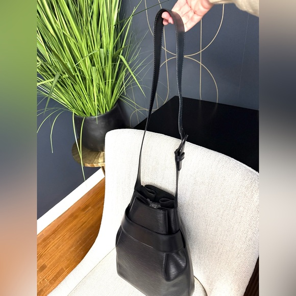 Authentic Louis Vuitton Sac de Paul PM shoulder bucket bag black Epi leather - Picture 15 of 16